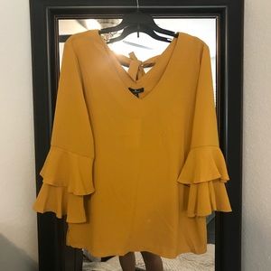 NWT. Jules & Leopold Beautiful Gold/Yellow Top